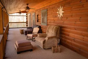 Spacious log house retreat w/ hot tub & pool table - Image 4