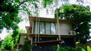 Leafy Pal- Entire Level apartment above Café - Image 5