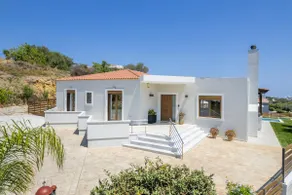 Villa Wisdom - Elegant & Homely with Pool, Galatas - Image 5