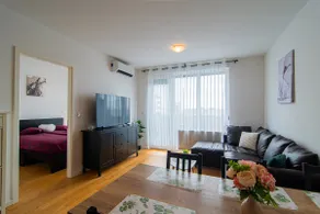Flexible SelfCheckIns 93 - Zagreb - Garage - Balcony - Bedroom - Image 2