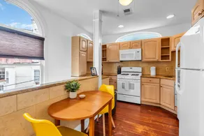 2BR Guest House - Sleeps 6 - Walk to Beach & Fun - Image 5
