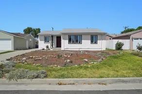 Modern Family Escape Near Disneyland & Hospital - Image 5