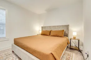 Mid-Town Cave | Sleeps 6 - Image 4