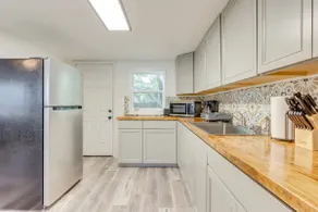 Mid-Town Cave | Sleeps 6 - Image 3
