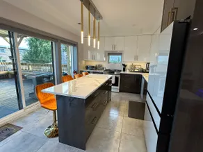 Exquisite Chicago Modern Rooftop, Sleeps 9 - Image 5