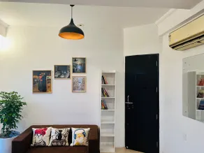 A Majestic airy Flat with Full Kitchen| Nr Airport - Image 2