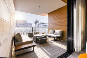 Luxurious Central Raanana Flat with Terrace - Image 2
