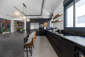 Luxurious Central Raanana Flat with Terrace - Image 4