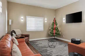 Spacious Home w/ several beds (2 KING) and games! - Image 3
