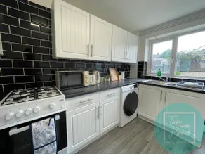 Stylish 3-Bedroom St Helens Home with Parking & Wi-Fi - Image 5