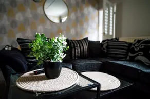 Contractor Digs | 4BR | Wi-Fi | Parking | Sleeps 7 - Image 4