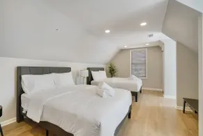 Modern Family Comfort near DC: 4 Suites, Game Loft - Image 5