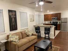 Spacious Unit Next to Wiley U - Image 5