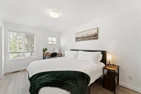 Airdrie Retreat - Sleeps 10 - Games & Banff Access - Image 2