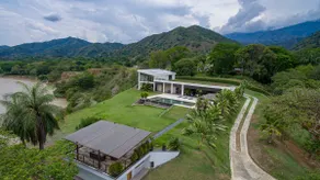 Exclusive Luxury Villa: Private Pool, BBQ & Design - Image 2