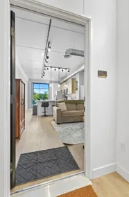 E. Side Condo w/ Rooftop Hot Tub - Image 3