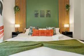 Central and Walkable| Two King Beds| Free Parking - Image 3