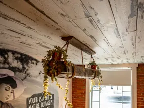 Historic 1BR loft w/ full kitchen & workspace - Image 3
