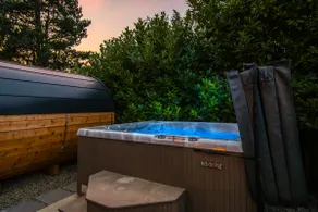 Sauna, Hot Tub, Cold plunge steps from Golf/Lounge - Image 3