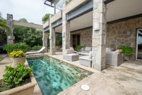 A spectacular house with ocean views and a pool - Image 3