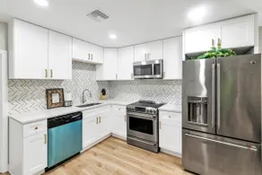Elegant, modern home 10 min fr Clw Beach sleeps7 - Image 4