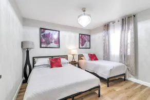 Elegant, modern home 15 min fr Clw Beach, Hot Tub - Image 3