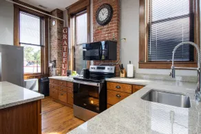 Downtown Kent NY Style Penthouse - Image 4