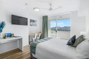 'McLeod Corner' Resort-style Adjacent Apartments - Image 4