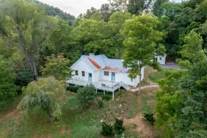 The Perch- whimsical cottage near lovely Lexington - Image 3