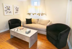Charming 1BR Apt with Private Entrance & Parking - Image 5
