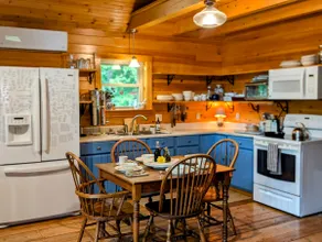 Charming Lakefront Cottage | WiFi + AC | Sleeps 7 - Image 3