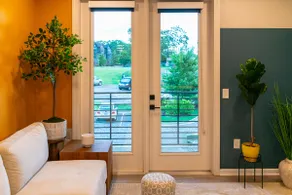 Perfect for long stays, walk to downtown, king bed - Image 2