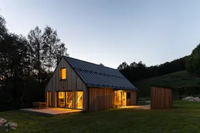Exclusive wooden building - Autumn - Image 2