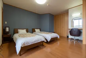 10-minute walk from Ito Station | Accommodates up to 30 people | Entire building rental | Hot spring baths fed by a source spring | BBQ | Pets allowed - Image 5
