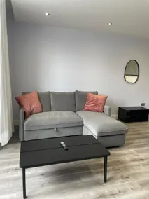 Square Apartment | Modern | 6 Guests - Image 5