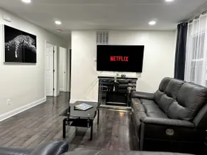 Cozy & Modern Upper Level Suite - Image 3