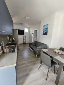 Lake view apartment - Image 3