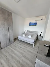 Lake view apartment - Image 5