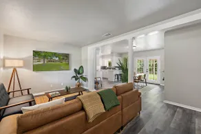 Taylor Lounge: modern luxury for work or play - Image 2
