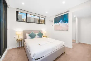 Sydney Top Ryde Large Modern Apartment - Image 4
