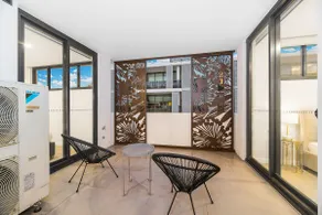 Sydney Top Ryde Large Modern Apartment - Image 5