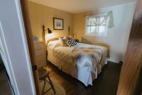 Couples cabin disconnect on Boat Lake pet friendly - Image 5