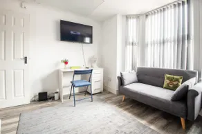 Contractor-Ready 2BR Apt l Free Parking | WiFi - Image 3