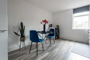 Contractor-Ready 2BR Apt l Free Parking | WiFi - Image 5