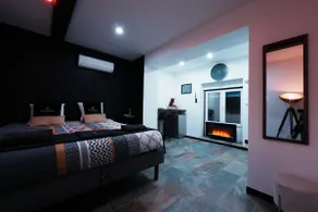 Exceptional night with a hot tub - Image 3