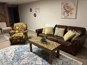 Peaceful 2 BR close to BHS - Image 3