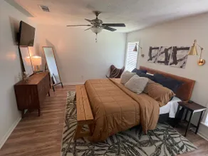 Updated 3 bed/2 bath | King suite in great area! - Image 3