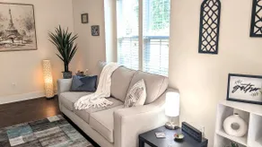 Small Cottage w/Private Workspace & Queen Bed - Image 5