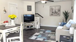 Small Cottage w/Private Workspace & Queen Bed - Image 3
