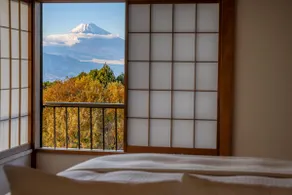 Enjoy a spacious natural space with a view of Mt. Fuji, and an extraordinary experience with a sauna and BBQ. - Image 2